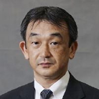 岡積 敏雄 氏