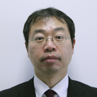 西村 和芳 氏