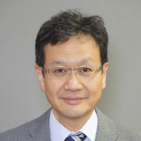 東川 直正 氏