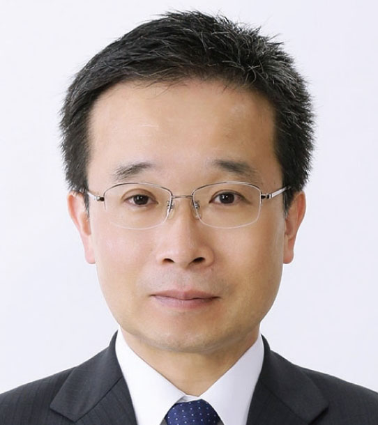 小島 優 氏