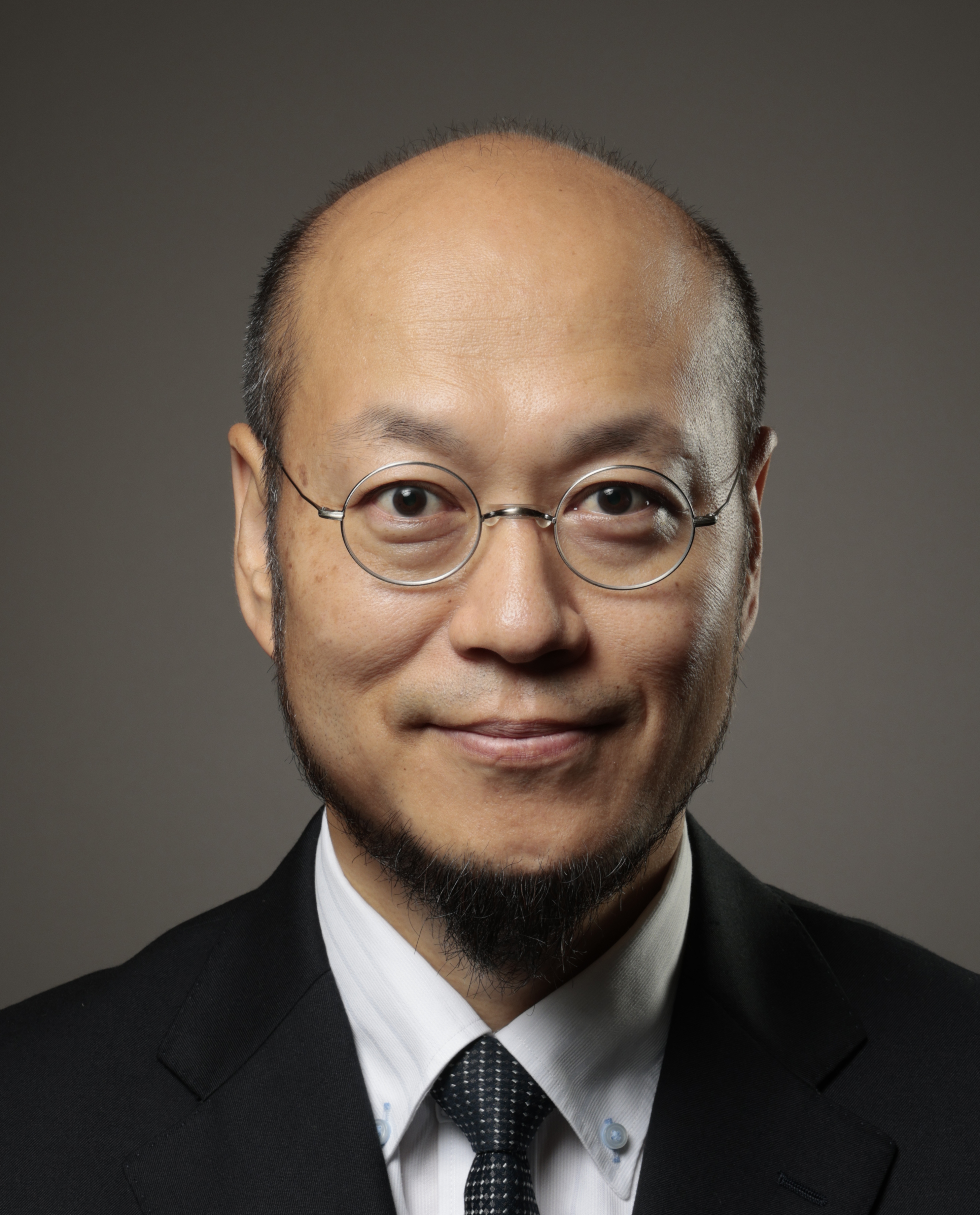 牛田 俊 氏