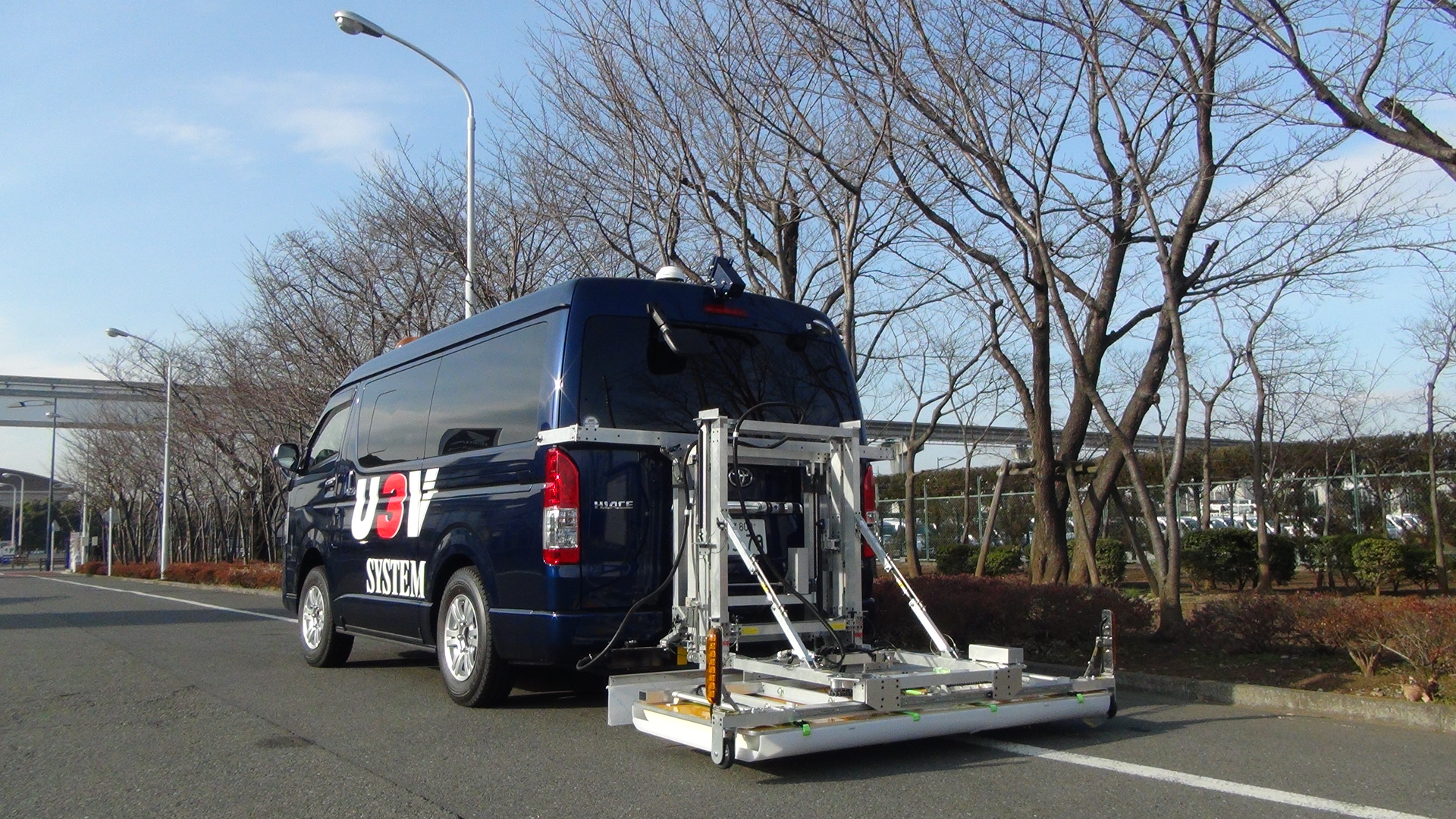 交通規制不要の車載式レーダ手法による調査